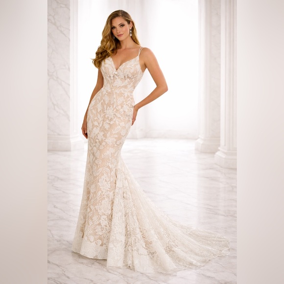 Ellie Wilde Ivory Lace Mermaid Bridal Gown Open Back Wedding Dress Size 4